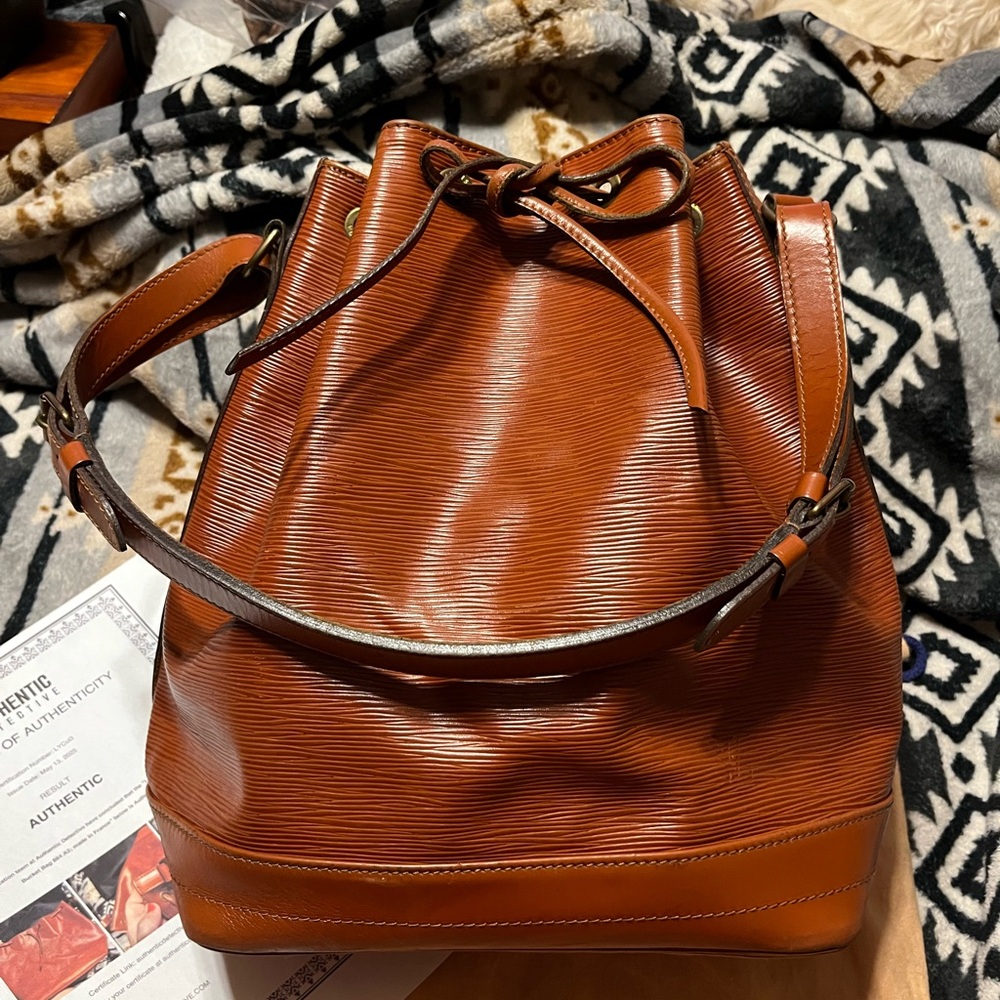Louis Vuitton Extremely Rare COA* NOE Epi Leather